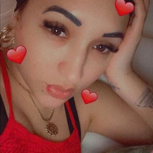 Meet your Posher, Rafaela rosa